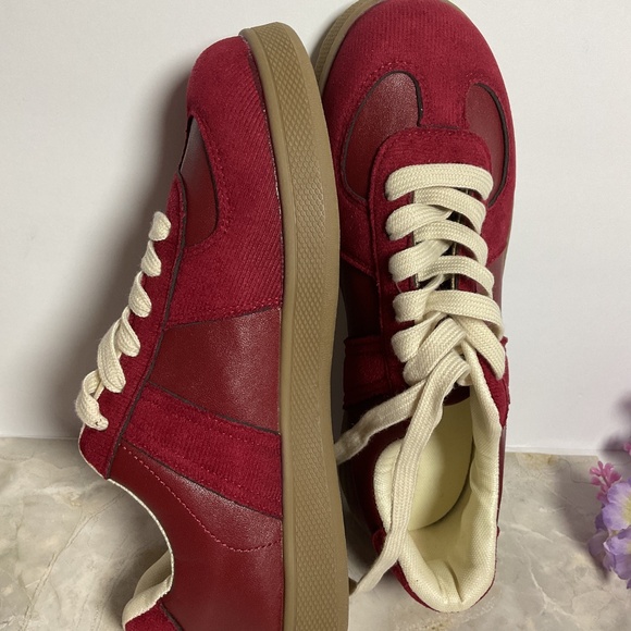 Shoes - Picture 2 of 4